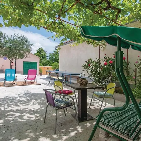 Gorgeous In Dubravice-skradin With Wifi Holiday home Dubravice