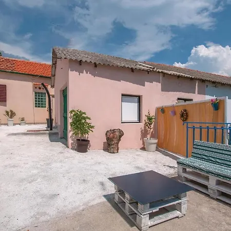Gorgeous In Dubravice-skradin With Wifi Holiday home *