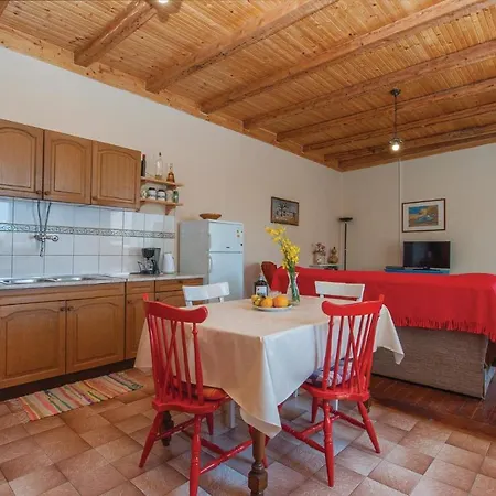Gorgeous In Dubravice-skradin With Wifi Holiday home *