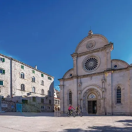 Gorgeous In Dubravice-skradin With Wifi Holiday home *